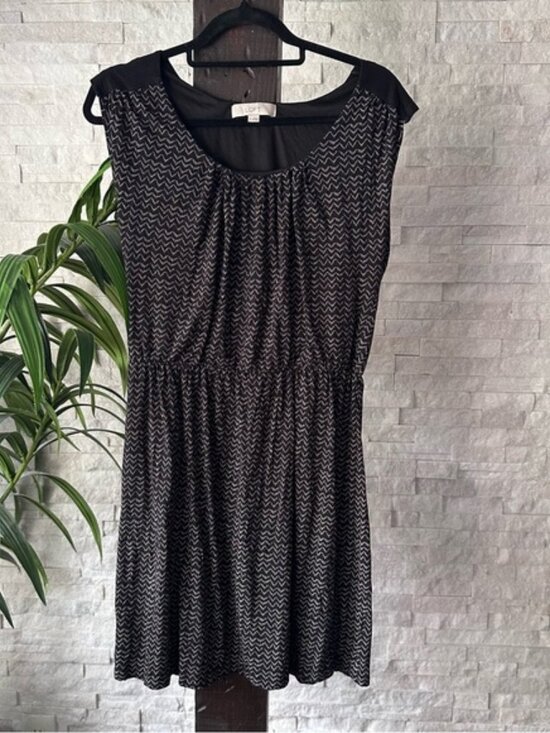 LOFT Dresses & Skirts - LOFT Black Cream Tribal Boho Jersey Cap Sleeve Dress Size M
